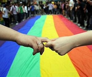Top AIDS activist flees China for US