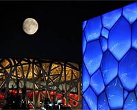 China plans manned trip to moon after successful mission