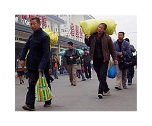 China migrant population growing, pay rises slowing