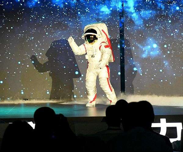 Names of Chinese Lunar Rover and Spacesuits Announced