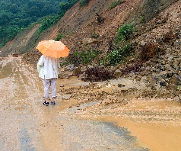Central China landslide kills 15: state media