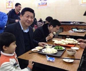 Chinese president queues for pork buns at Beijing eatery