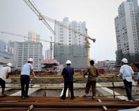 China migrant workers return to cities as crisis eases