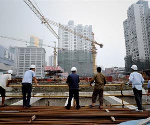 Wen urges Japan to raise wages of China workers