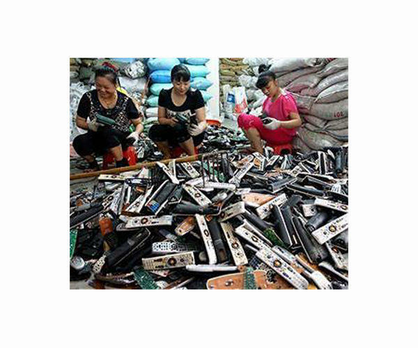 'Food on table' outweighs health risks for Philippine e-waste dismantlers