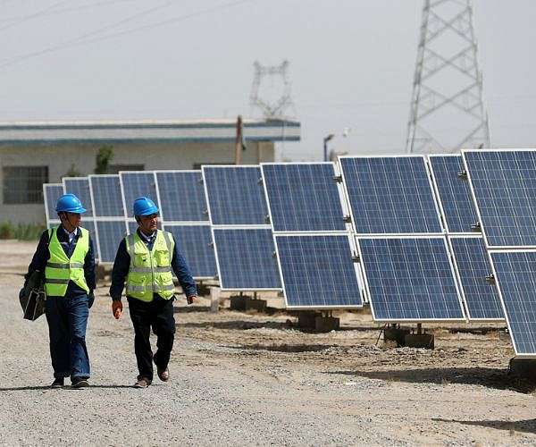 US accuses Chinese companies of evading solar panel tariffs