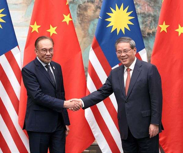 Malaysia's Anwar says don't single out China in sea tensions