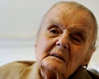 Doyenne of reporters still proud of World War scoop at 97
