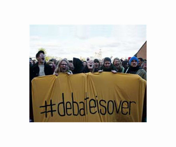 Climate activists blockade UBS, Credit Suisse HQs