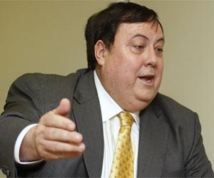 Australia unworried by tycoon's legal threats