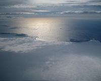 Ice shelf vibrations cause unusual waves in Antarctic atmosphere