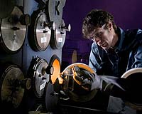 UCLA Engineering Researchers Create Model To Help Identify Optimal Hydrogen-Storage Materials