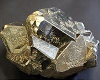 Scientists get to the heart of fool's gold as a solar material
