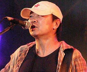 Chinese state TV eyes Tiananmen rocker for gala: manager