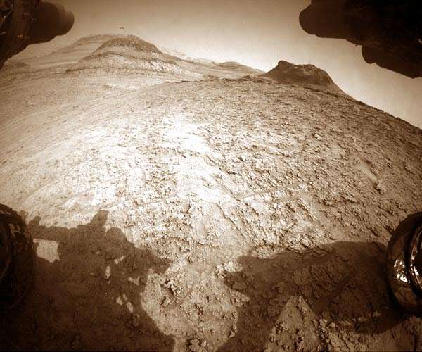 A New Year on Mars and a Brand-New Workspace: Sols 3702-3704