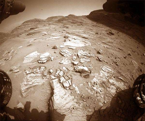 Progressing through the pass: Sols 3560-3561