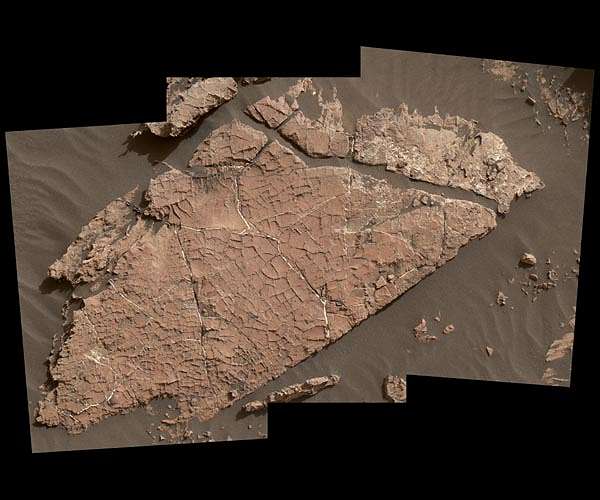Curiosity rover finds patches of rock record erased, revealing clues