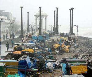 India repairs damage after cyclone kills 42