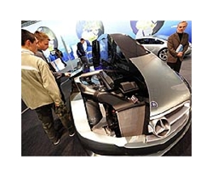 Germany's Daimler to invest three billion euros in China