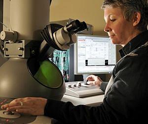 Scientists image nanoparticles in action