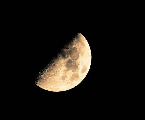 Photographing the Full Moon: Tips, Equipment, and Camera Settings
