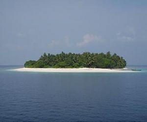 Maldives rejects military pact with US