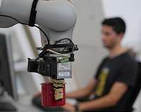 Robot can pick up any object after inspecting it