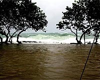 Hurricane Ike over water, may strengthen for return to Cuba