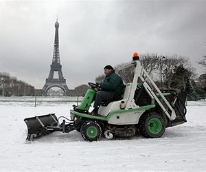 Paris deploys armoured vehicles as snowstorm approaches