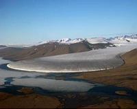Study shows iron from melting ice sheets may help buffer global warming