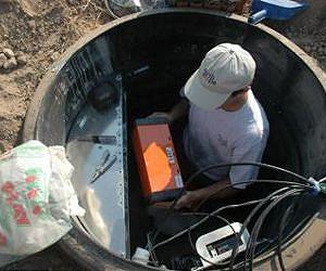 Correlation between injection wells and small earthquakes