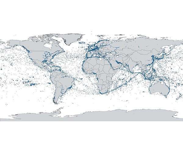 UN urges shipping industry to cut emissions