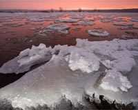 Ice closes German rivers to shipping: authorities