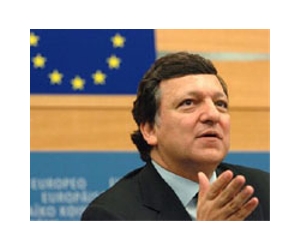 In West Bank, EU's Barroso urges new peace talks