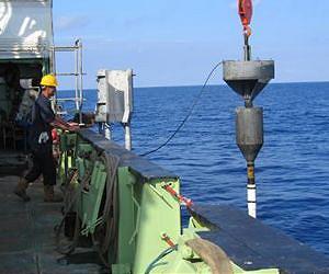 Assessing the tsunami risk from very large volcanic island landslides