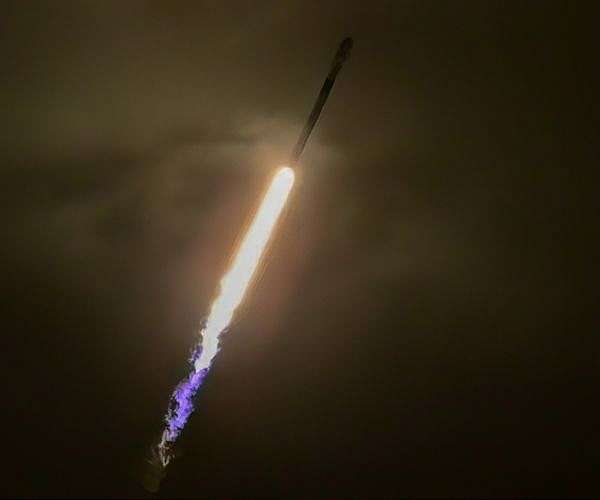 Record-breaking launch of SpaceX's Starlink satellites
