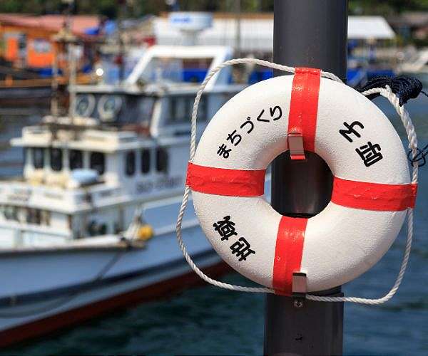 Japan PM says experts to talk in China seafood row