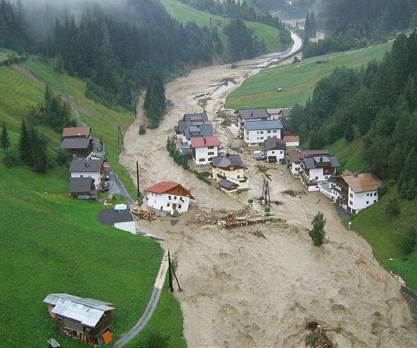 Heavy rains in Crimea trigger floods, state of emergency