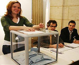 Socialists take absolute majority in French parliament