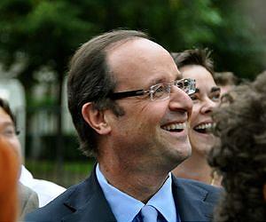 Hollande backs transition government for Syria