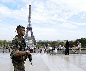 Sarkozy critics hit terror 'show arrests'