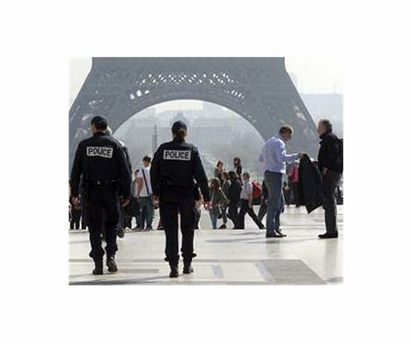A car-free Eiffel Tower zone? Paris mayor faces pushback