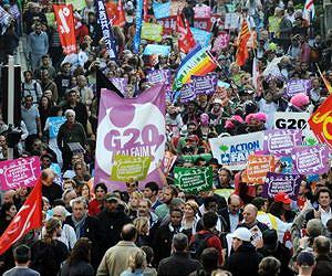 Thousands of anti-capitalists march on Riviera ahead of G20
