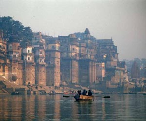 Indians keep faith with Ganges dips despite pollution crisis