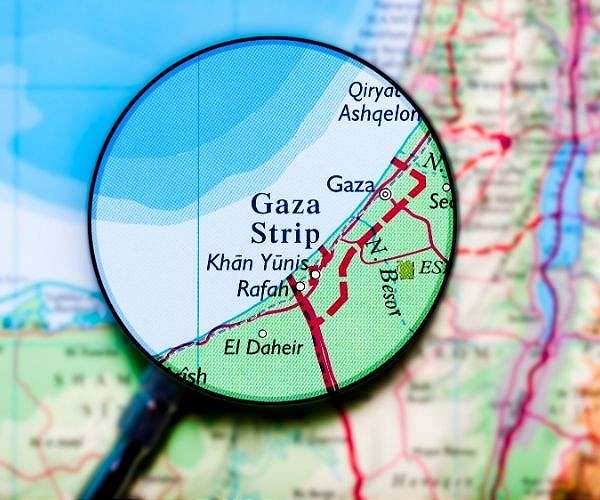 High winds temporarily halt Gaza pier construction