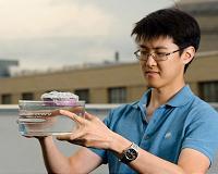 Bubble-wrapped sponge creates steam using sunlight