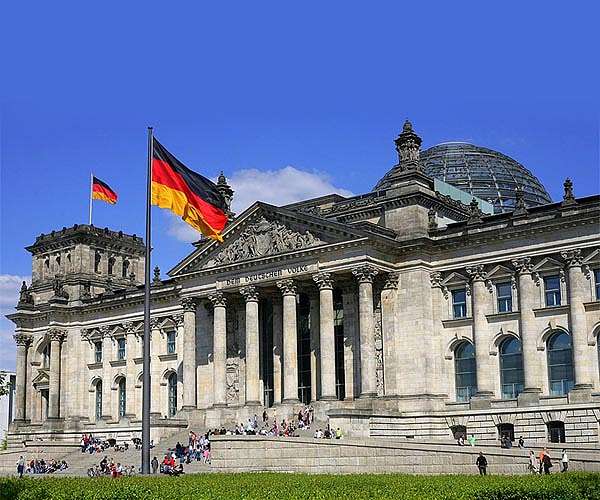Rebels in Germany's SPD look to defence minister to rescue party