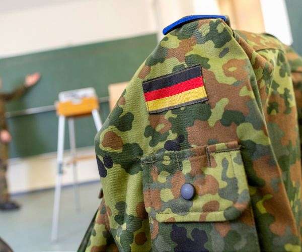 German cabinet passes revamped military service model
