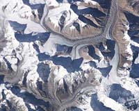 Shrinking glaciers worry Chinese