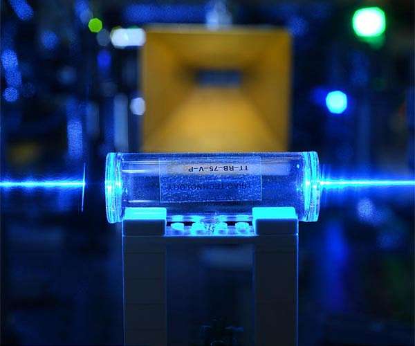 All-in-one device uses microwave power for defense, medicine